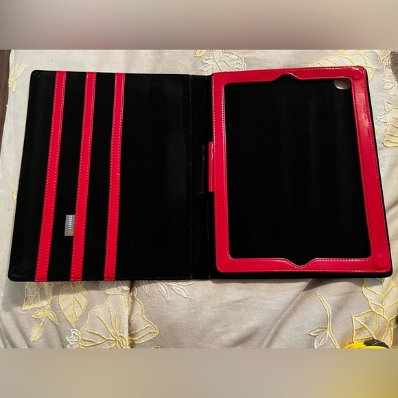 Cygnett Glam Leather Folio Case with Stand for iPad - Picture 3 of 8